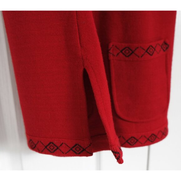 Vintage red wool vest with gold-tone buttons and black metallic thread - Picture 4 of 8